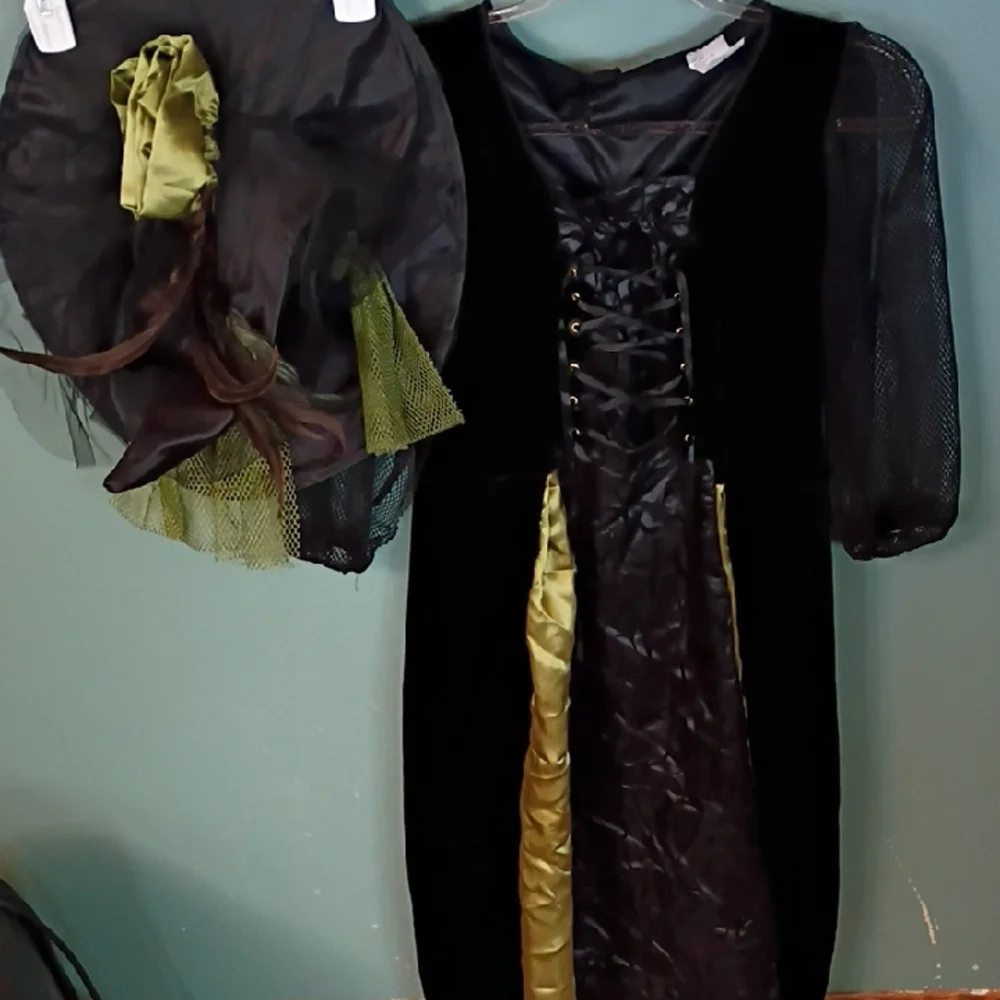 🖤 Kids Size Medium 8-10 Witch Costume with Hat - Black and Gold